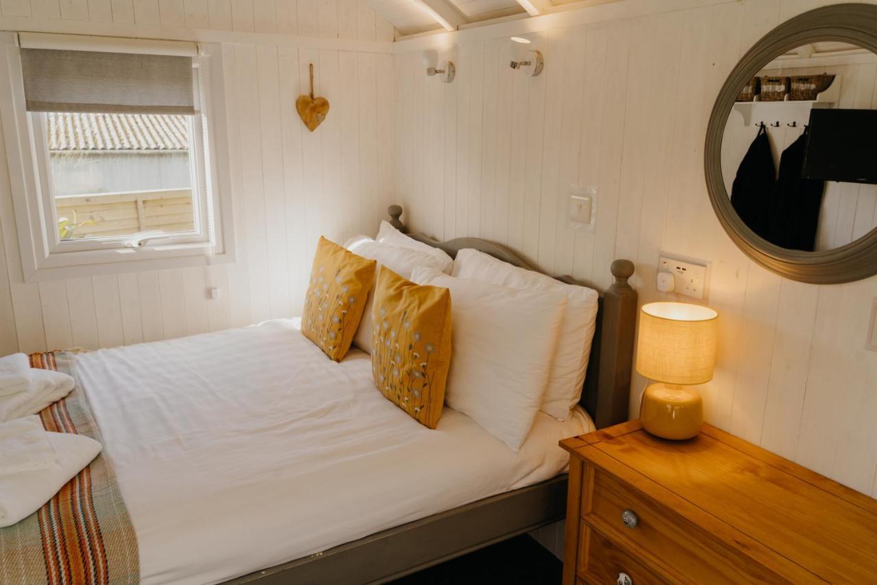 Little England Retreats - Cottage, Yurt And Shepherd Huts Othery ภายนอก รูปภาพ