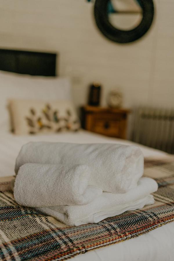 Little England Retreats - Cottage, Yurt And Shepherd Huts Othery ภายนอก รูปภาพ